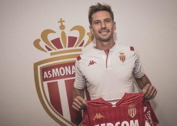«Монако» арендовал у «Лестера» Адриена Силву до конца сезона 2019/2020